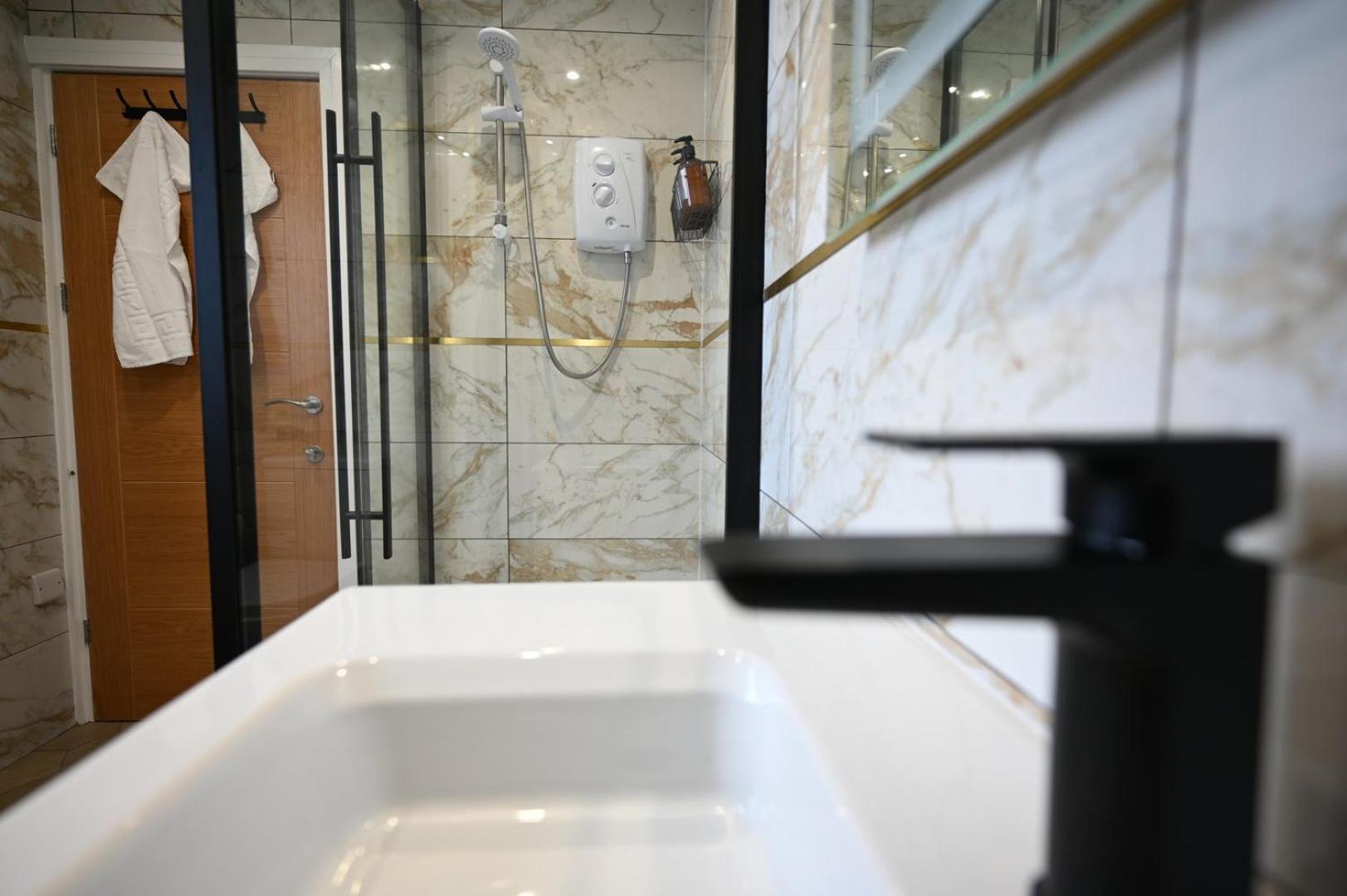 Luxury Two Bed Apartment - Cardiff City Centre エクステリア 写真